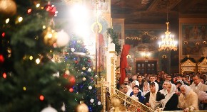 Zelenski nije uspio da izbriše tradiciju: Hramovi u Ukrajini prepuni za pravoslavni Božić